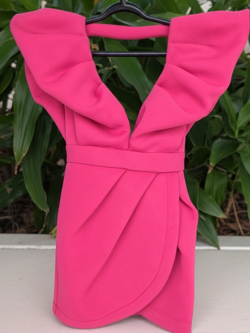 MABLE NWT Hot Pink Ruffle Scuba V-Neck Mini Dress Size Small Puff Sleeve